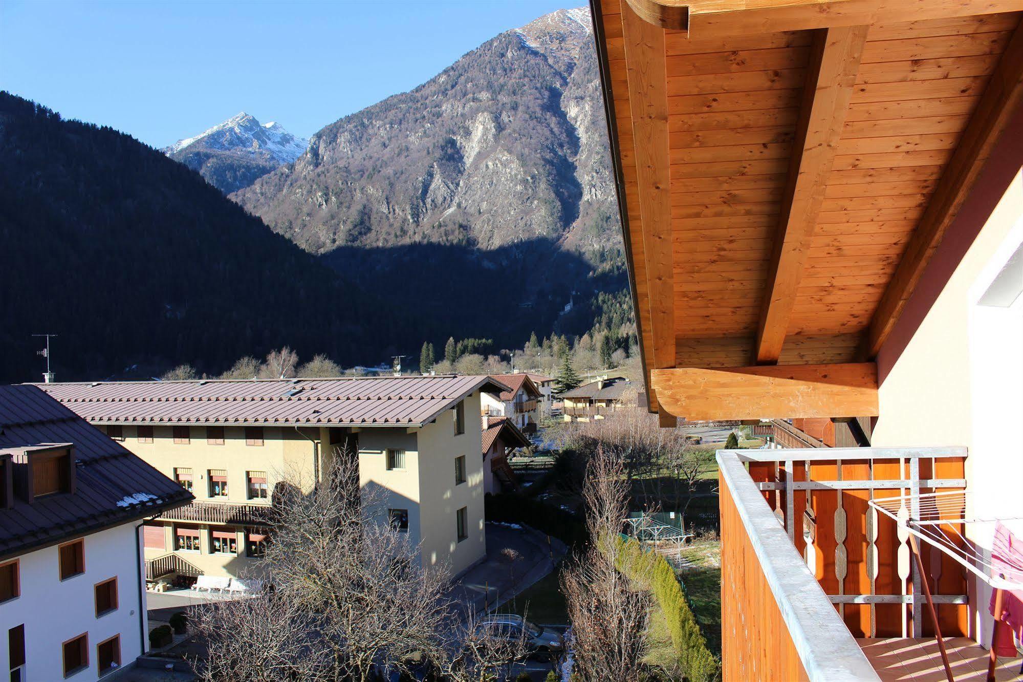 Hotel Garni Al Nardis Carisolo Exterior foto